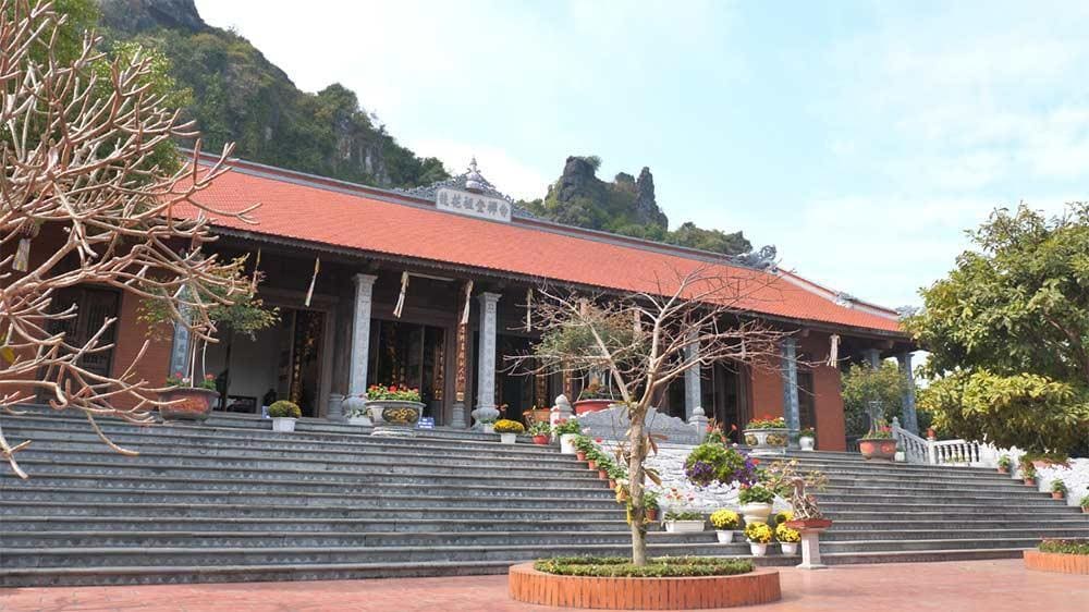 Tôn trọng văn hóa địa phương đặc biệt là những khu vực du lịch tâm linh (Nguồn: Internet)